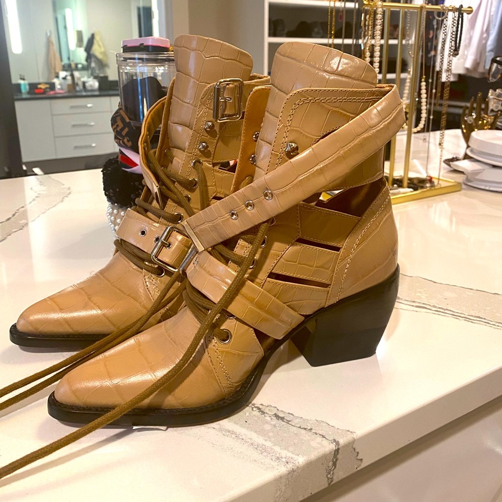 Chloé Rylee lace-up cutout leather ankle boots